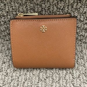 Tory Burch Wallet. Like new. Brown.